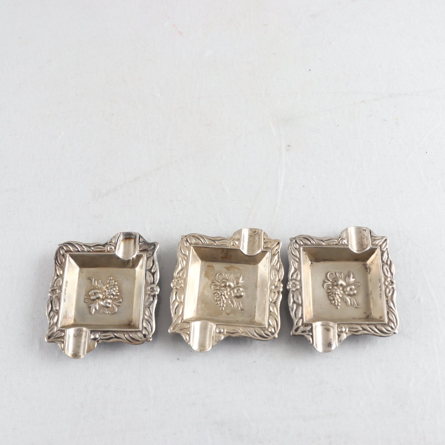 Askfat, silver, kattfot, 1947. 3 st