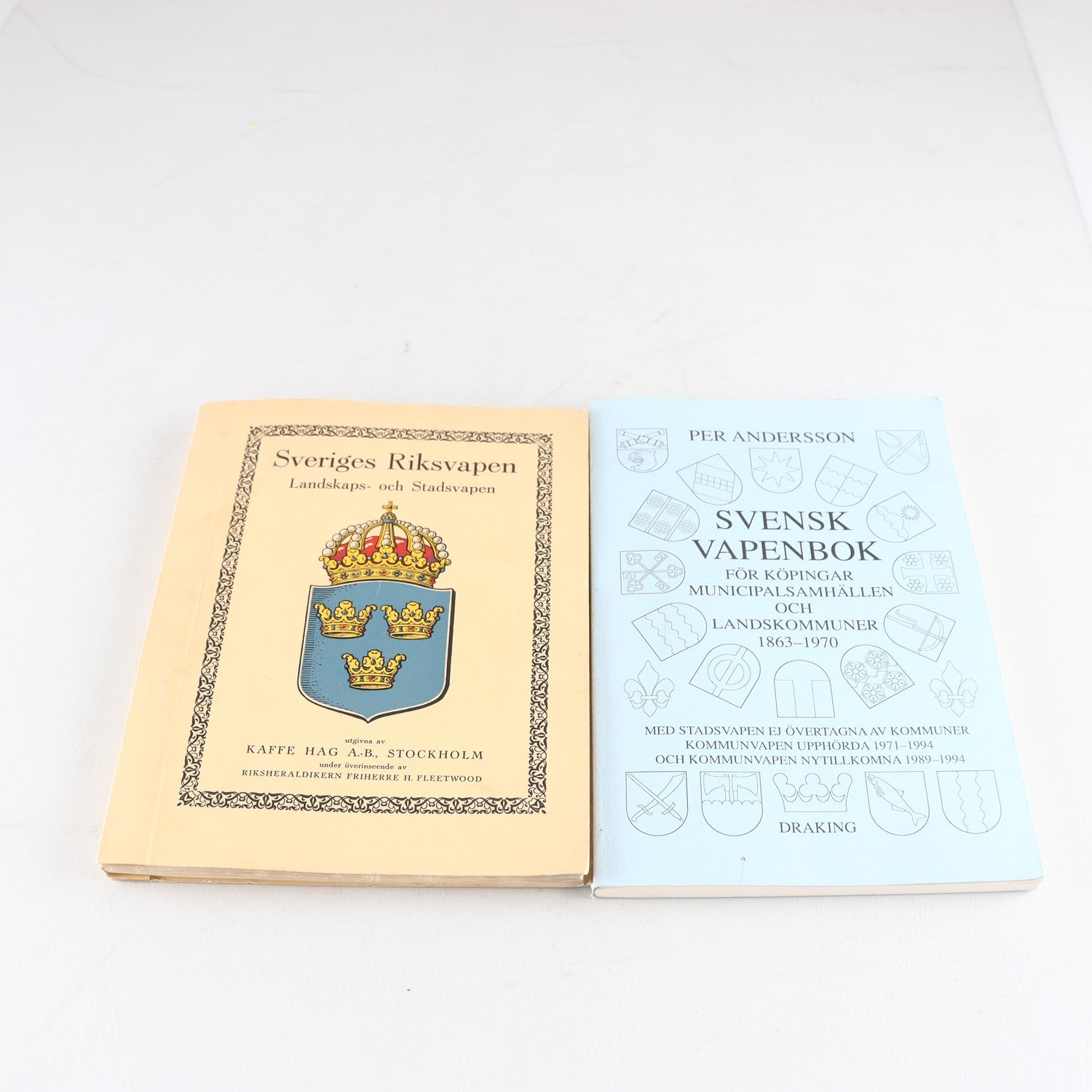 Sveriges Riksvapen + Svensk vapenbok