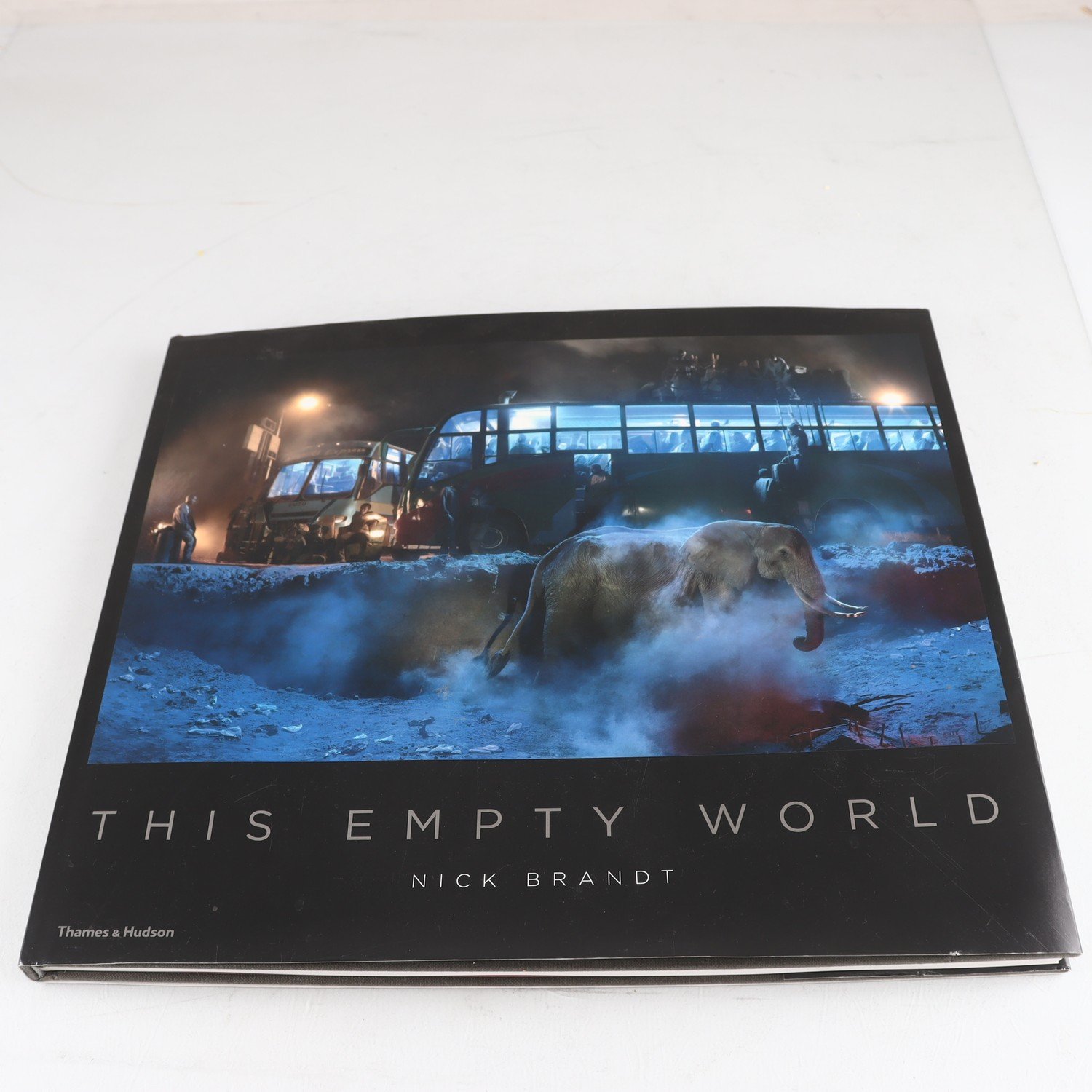 Nick Brandt, This empty world, signerad. Samfraktas ej.