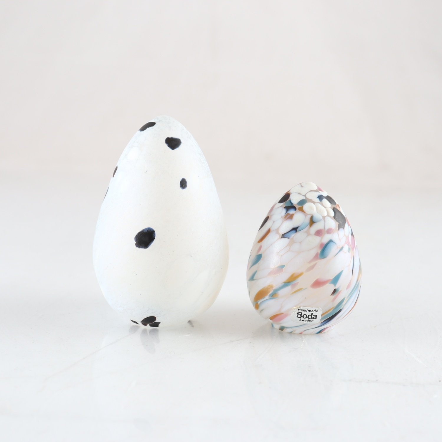 Konstglas, ägg, Monica Backström, 2 st