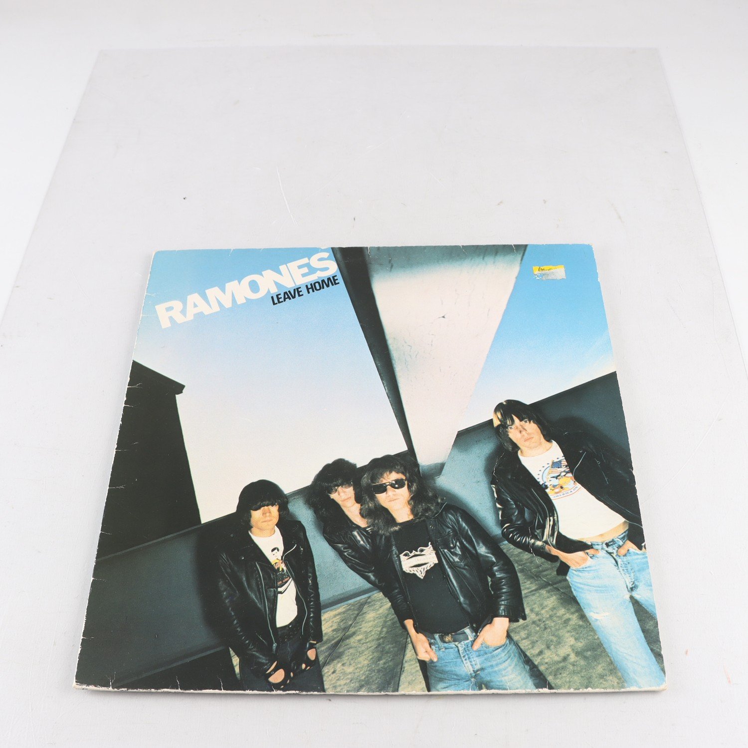 LP Ramones, Leave Home