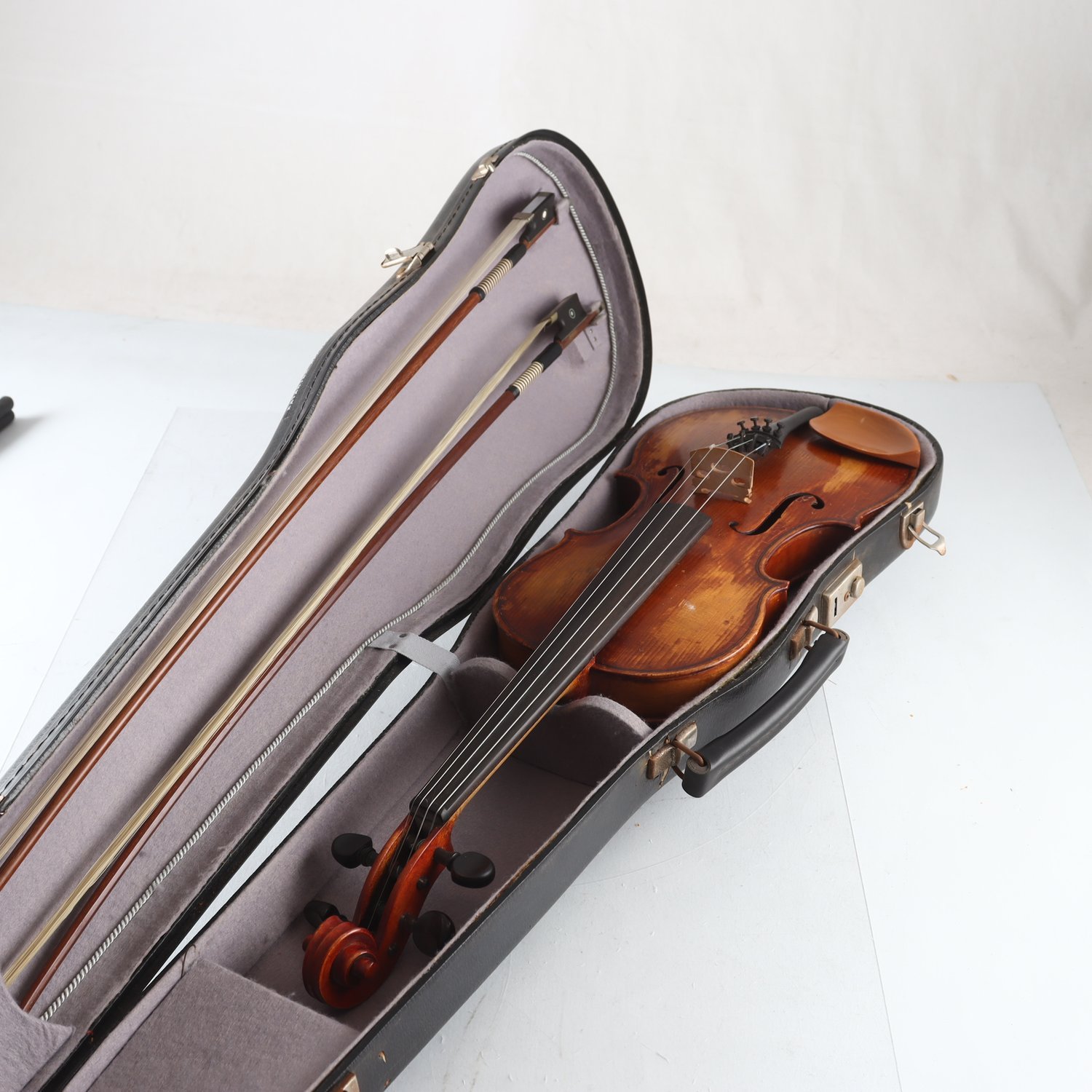 Violin. Repobjekt. Endast avhämtning.