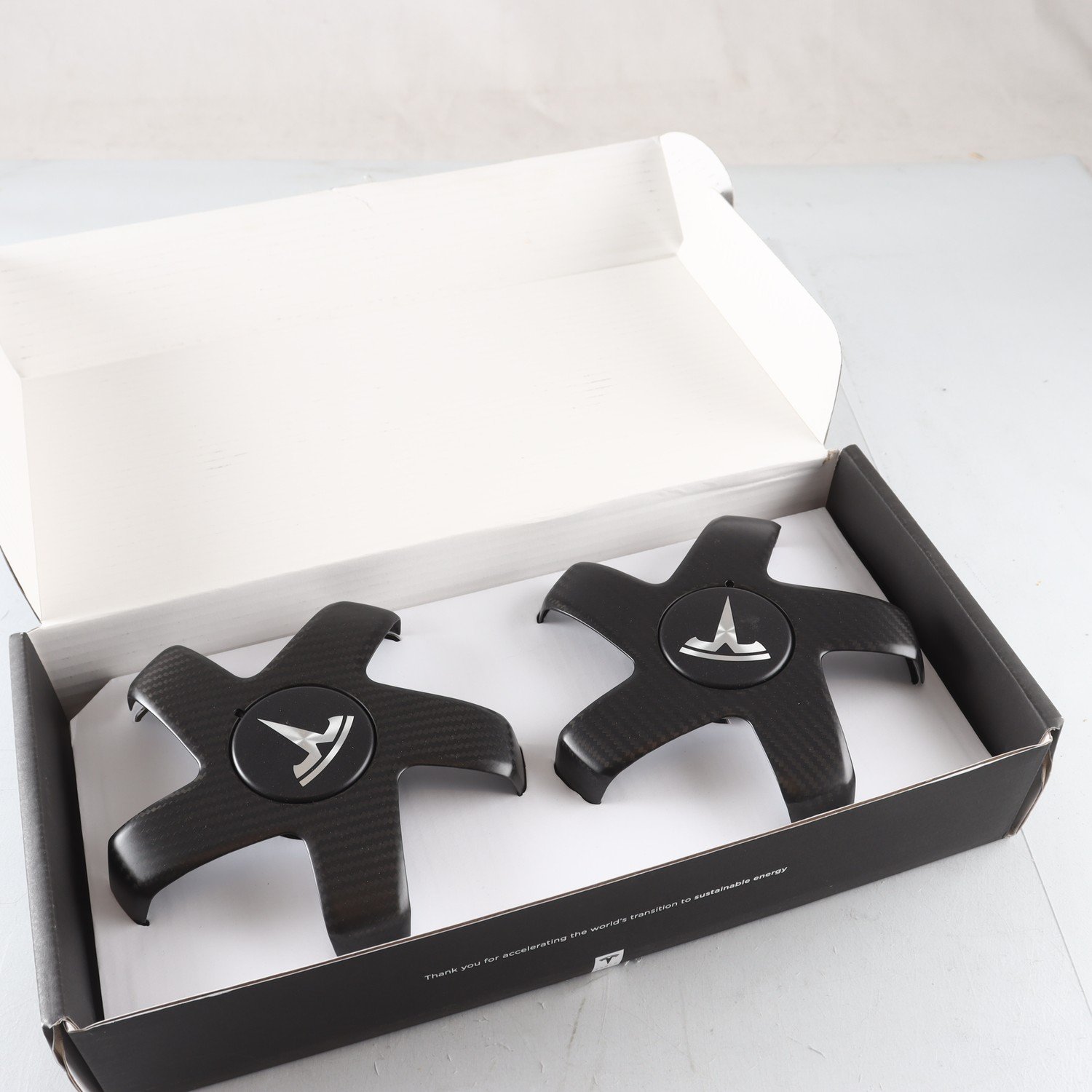 Navkapslar, Tesla Carbon Fiber Wheel Cap Kit