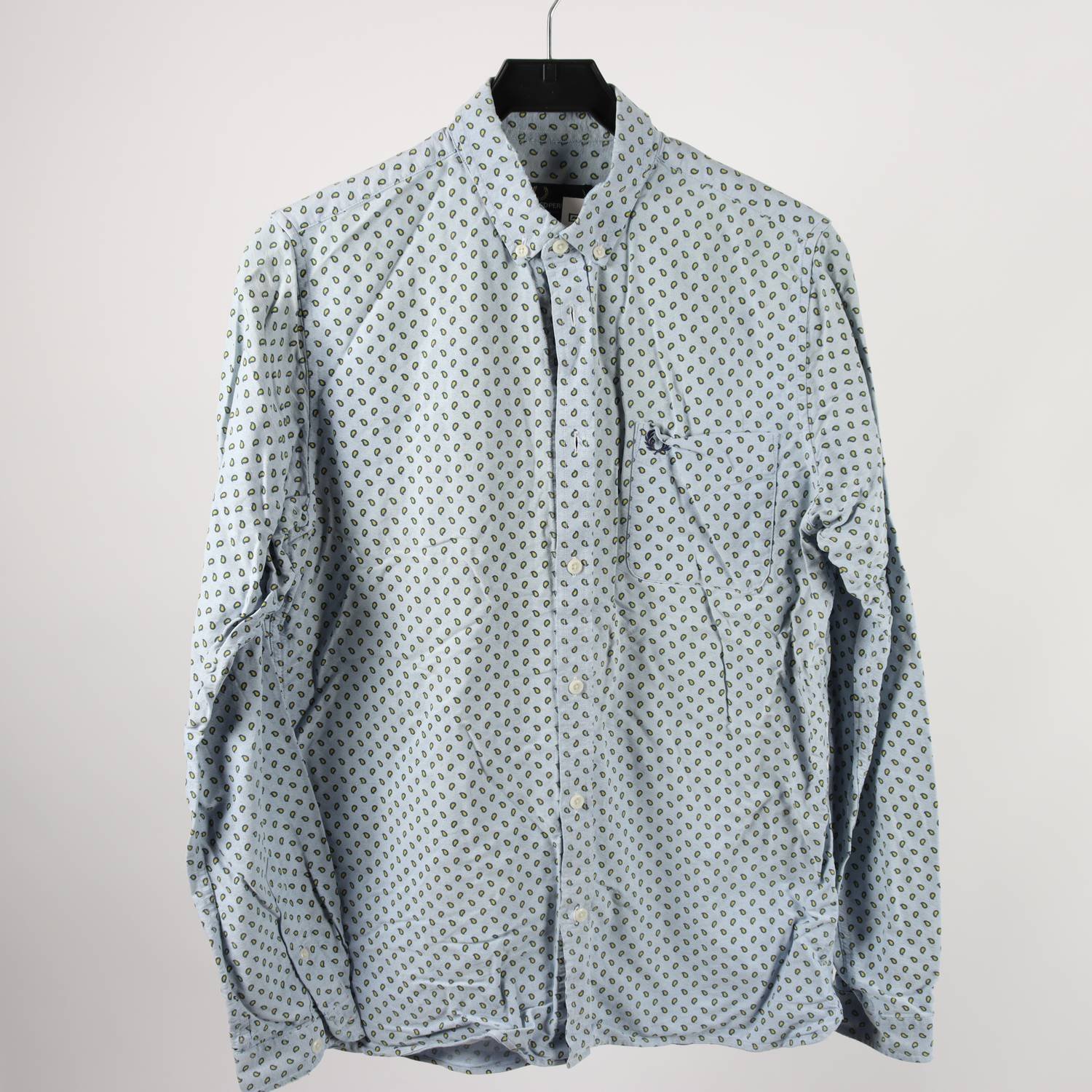Skjorta, Fred Perry blå, mönstrad, stl. M. Gulnad baksida