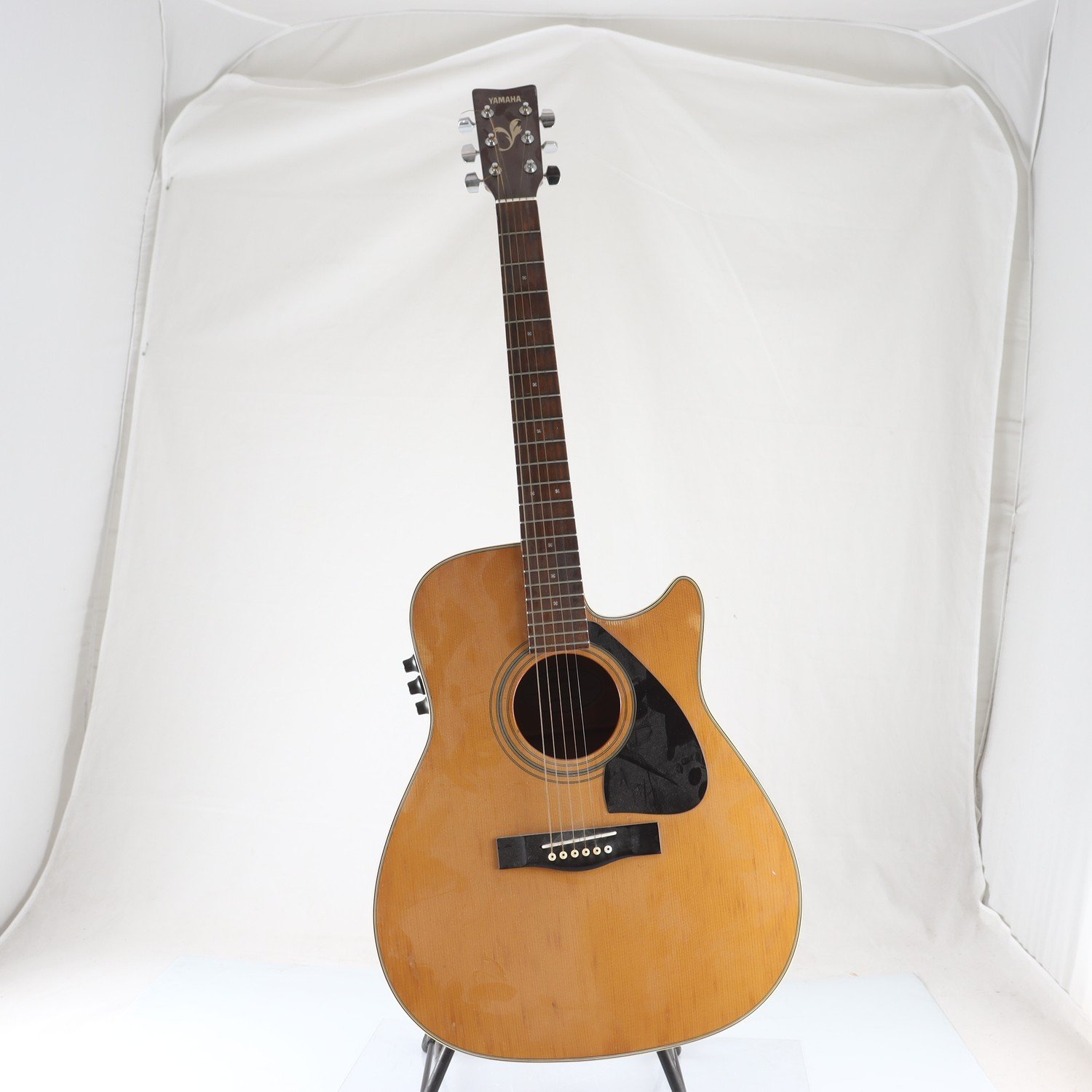 Halvakustisk Gitarr, Yamaha. Endast avhämtning.