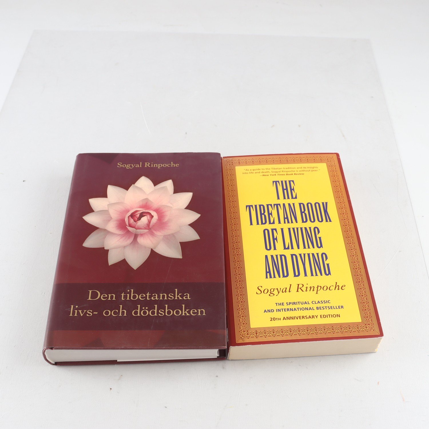 Den tibetanska livs- och dödsboken, svensk och engelsk utgåva