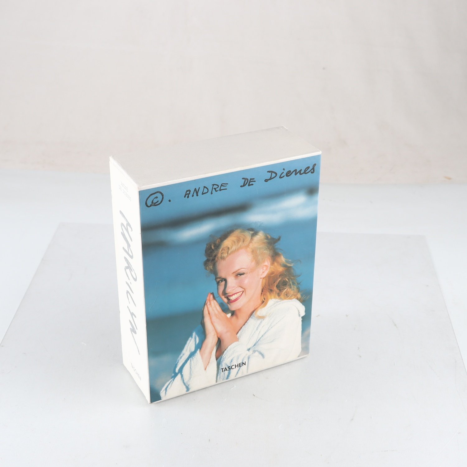 André de Dienes, Marilyn, 2 volymer med skyddskassett