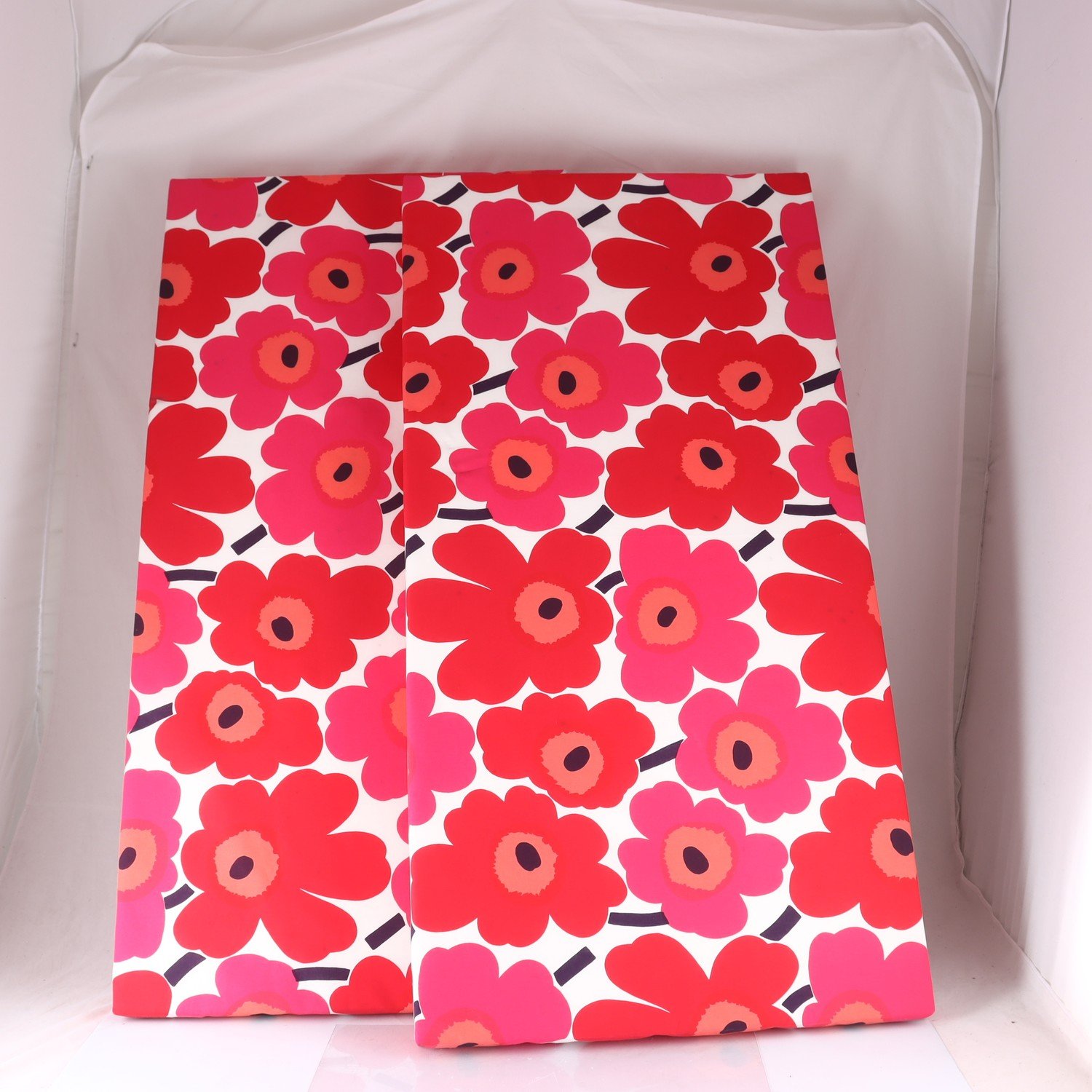 Textil på frigolitskivor, Unikko, Maija Isola, 2 st. Endast avhämtning.