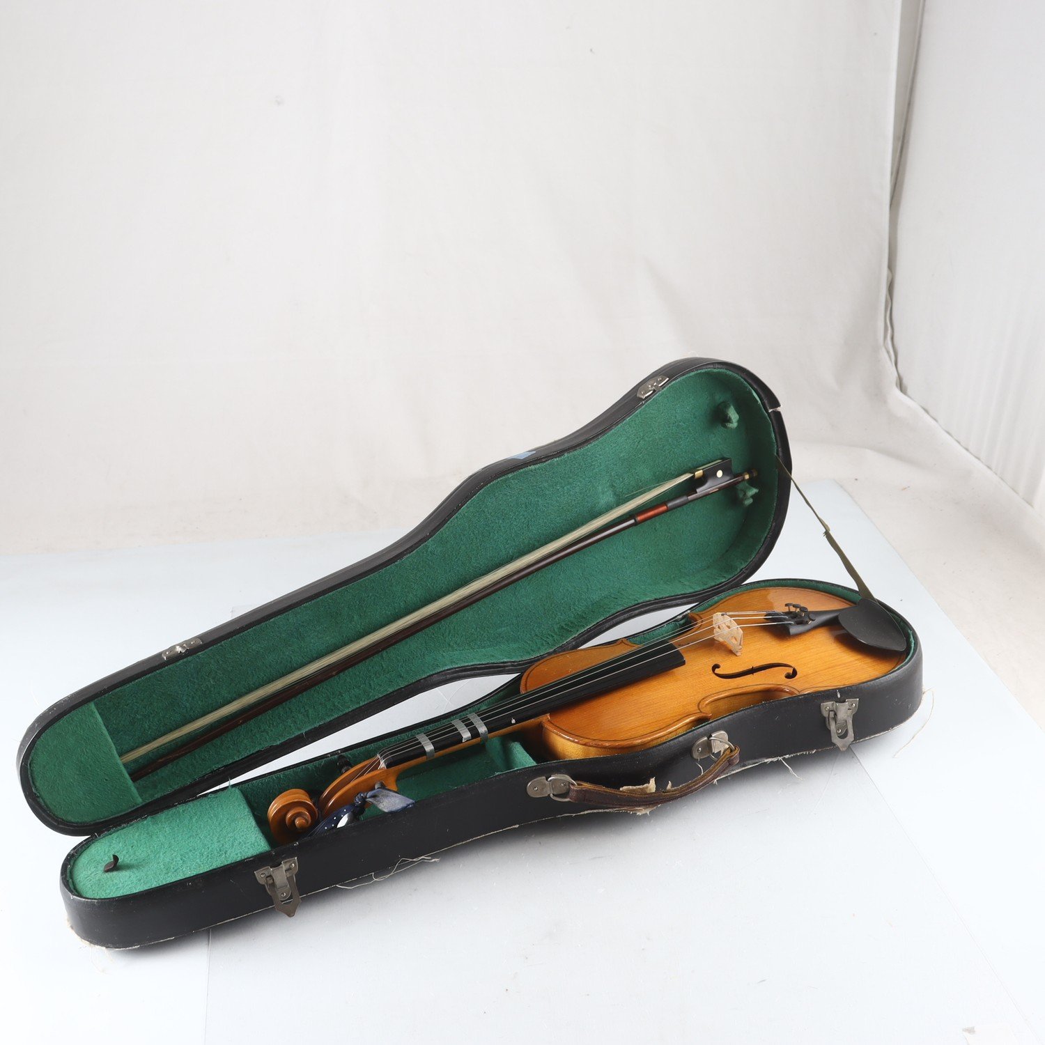 Violin. Endast avhämtning.