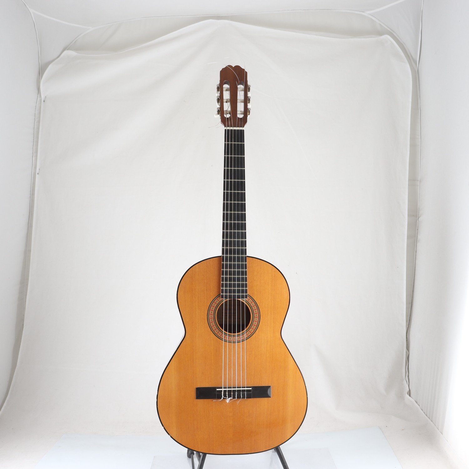 Akustisk gitarr, Almeria. Endast avhämtning.