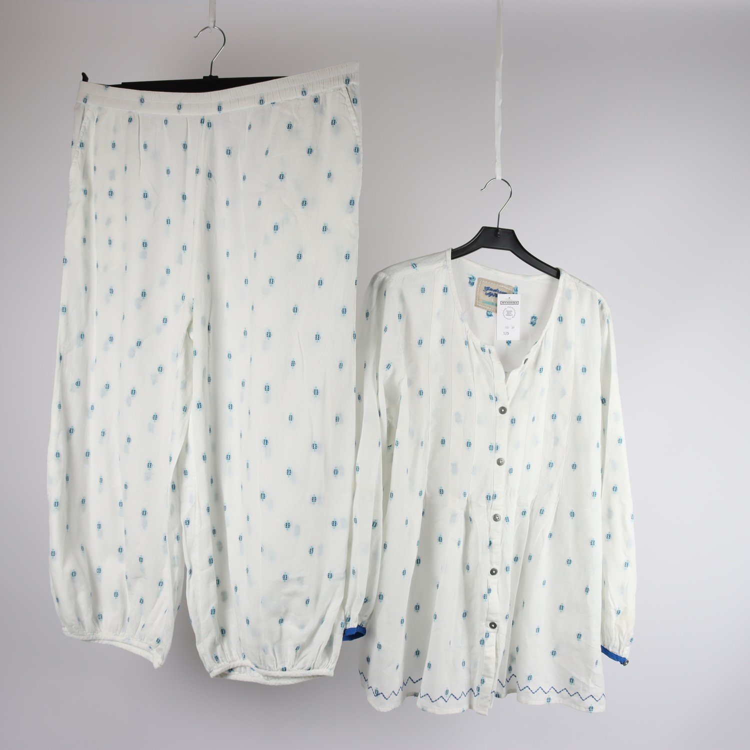 2-delat set, blus/byxor, Gudrun Sjödèn, vit, blus stl. L, byxor stl. XL