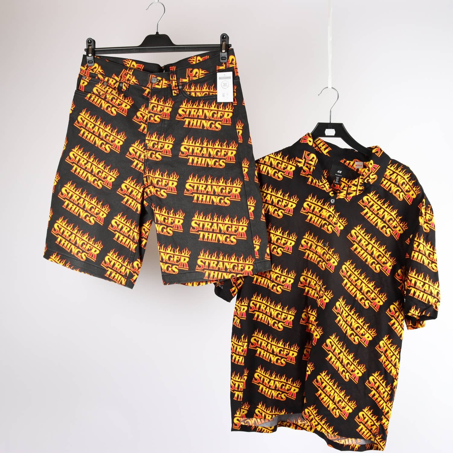 2-delat, H&M, Stranger Things, shorts, skjorta, svart, gul, stl. M