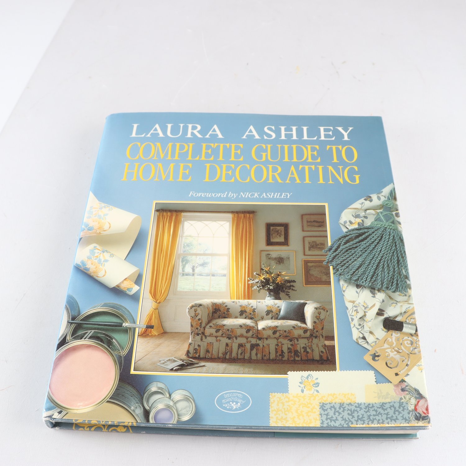 Laura Ashley: Complete guide to home decorating