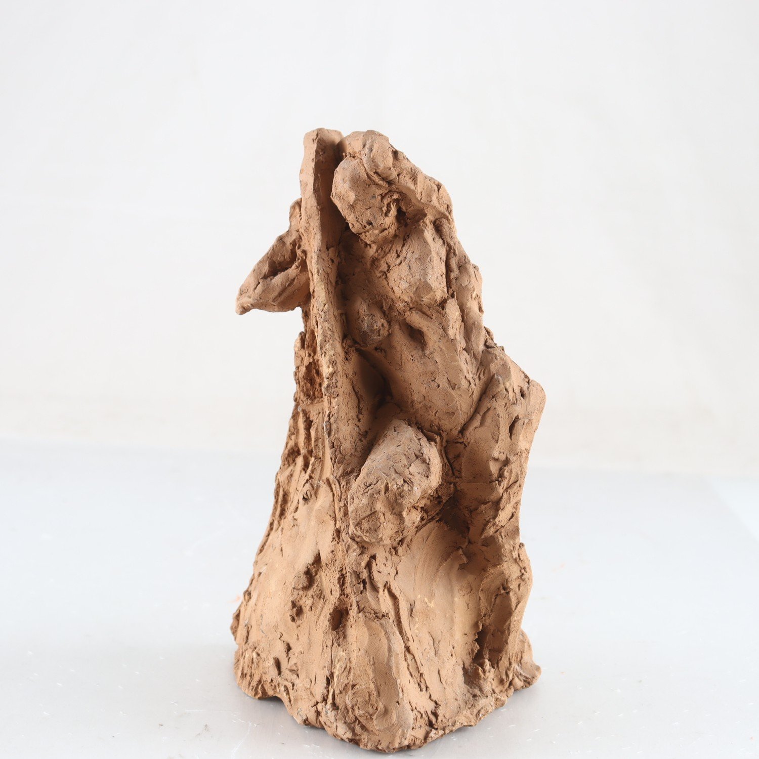 Skulptur, rödlera, krokistudie, signerad. Samfraktas ej