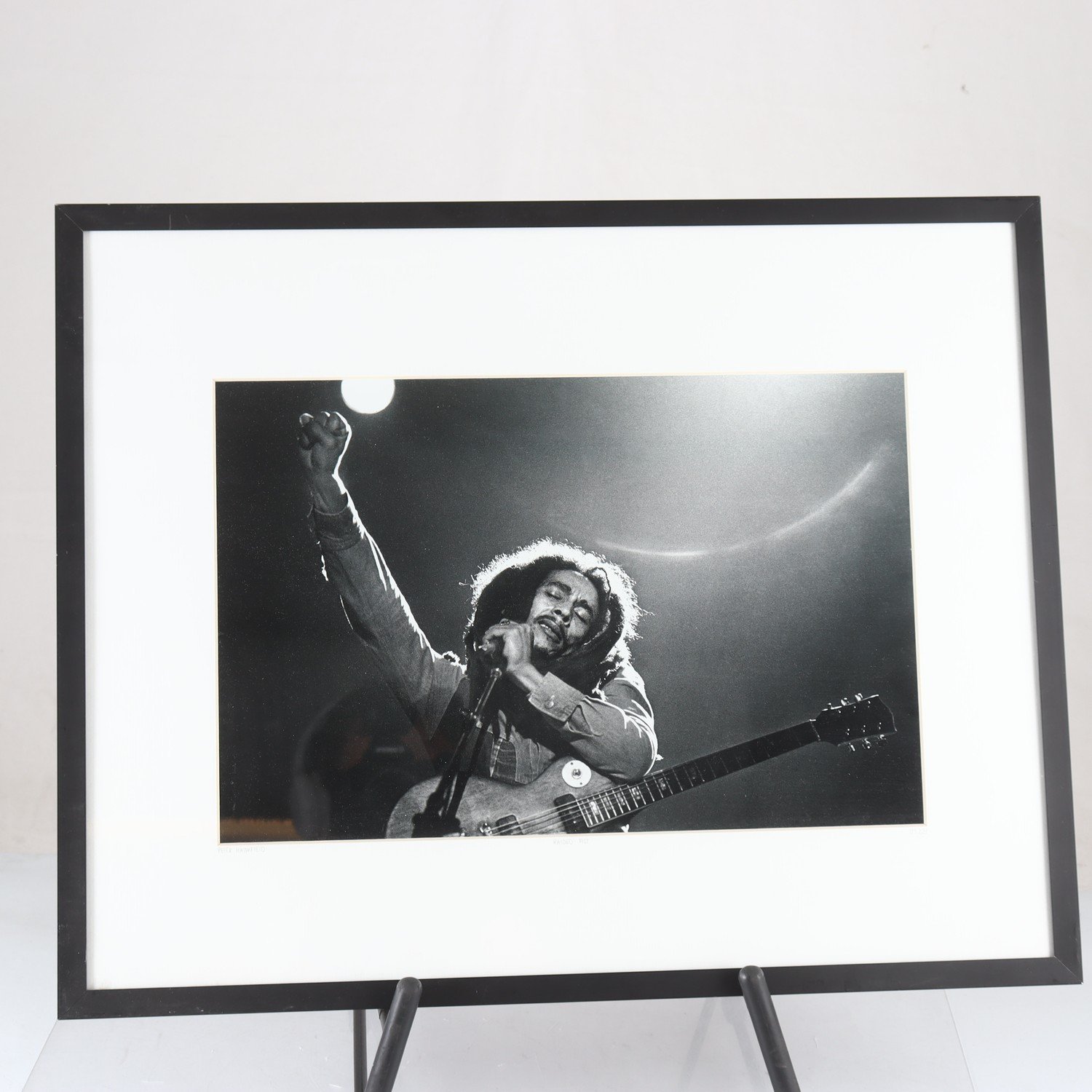 Fotografi, Raised fist, Bob Marley, Peter Hankfield, nr 229. Samfraktas ej.