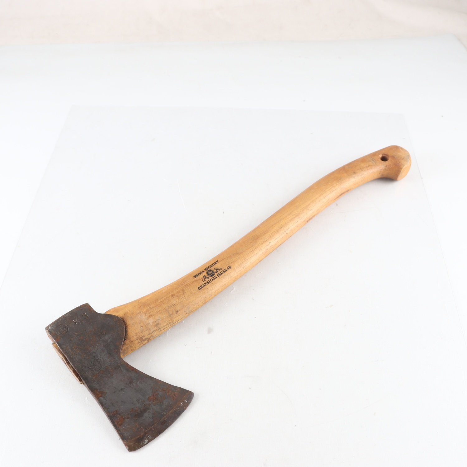 Yxa, Gränsfors bruk, prima hickory. Samfraktas ej.