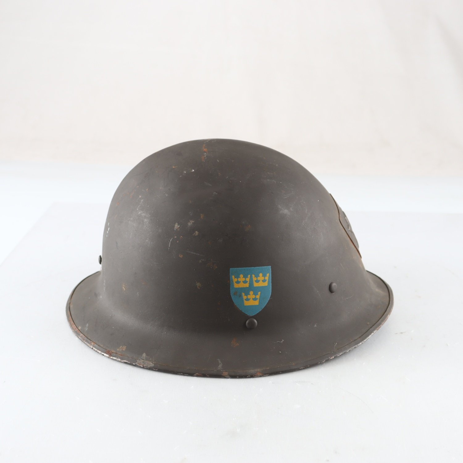 Militärhjälm, Tre kronor.