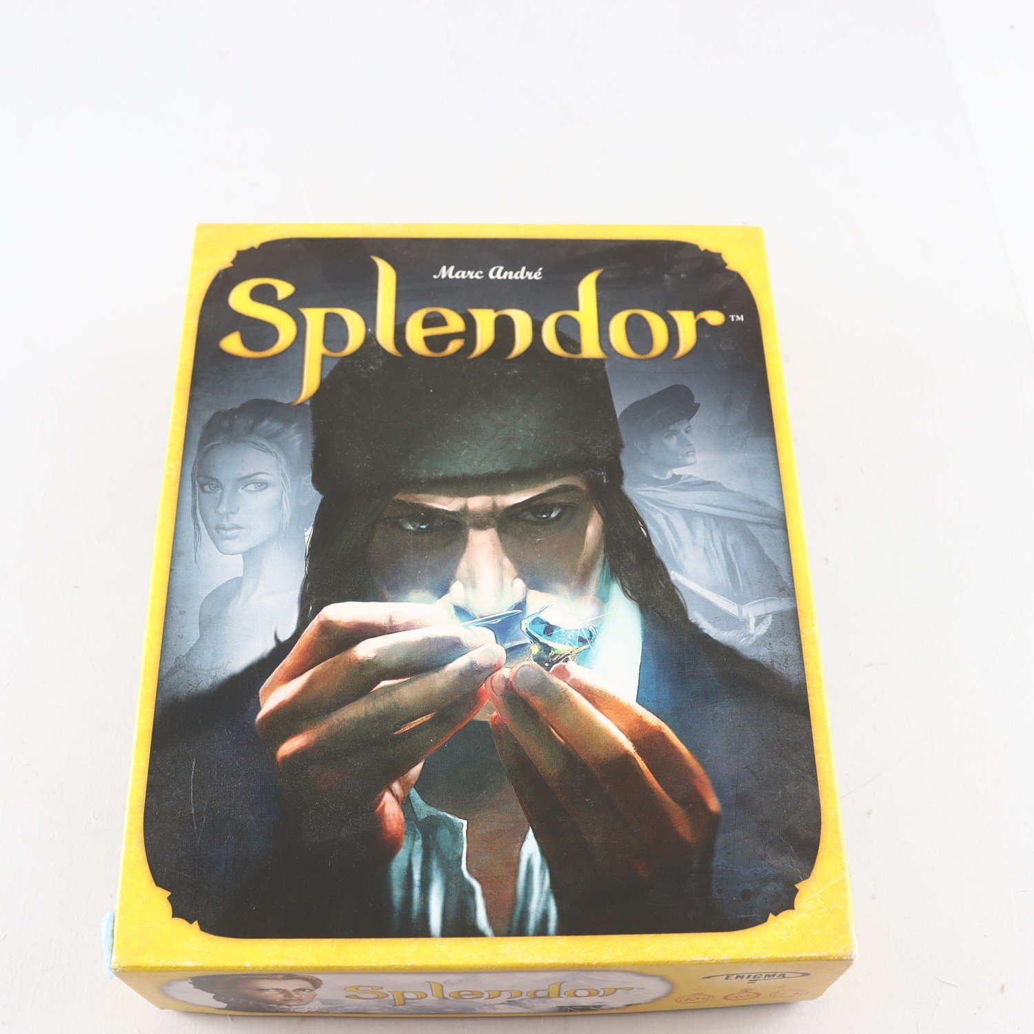 Spel, Splendor, enigma.