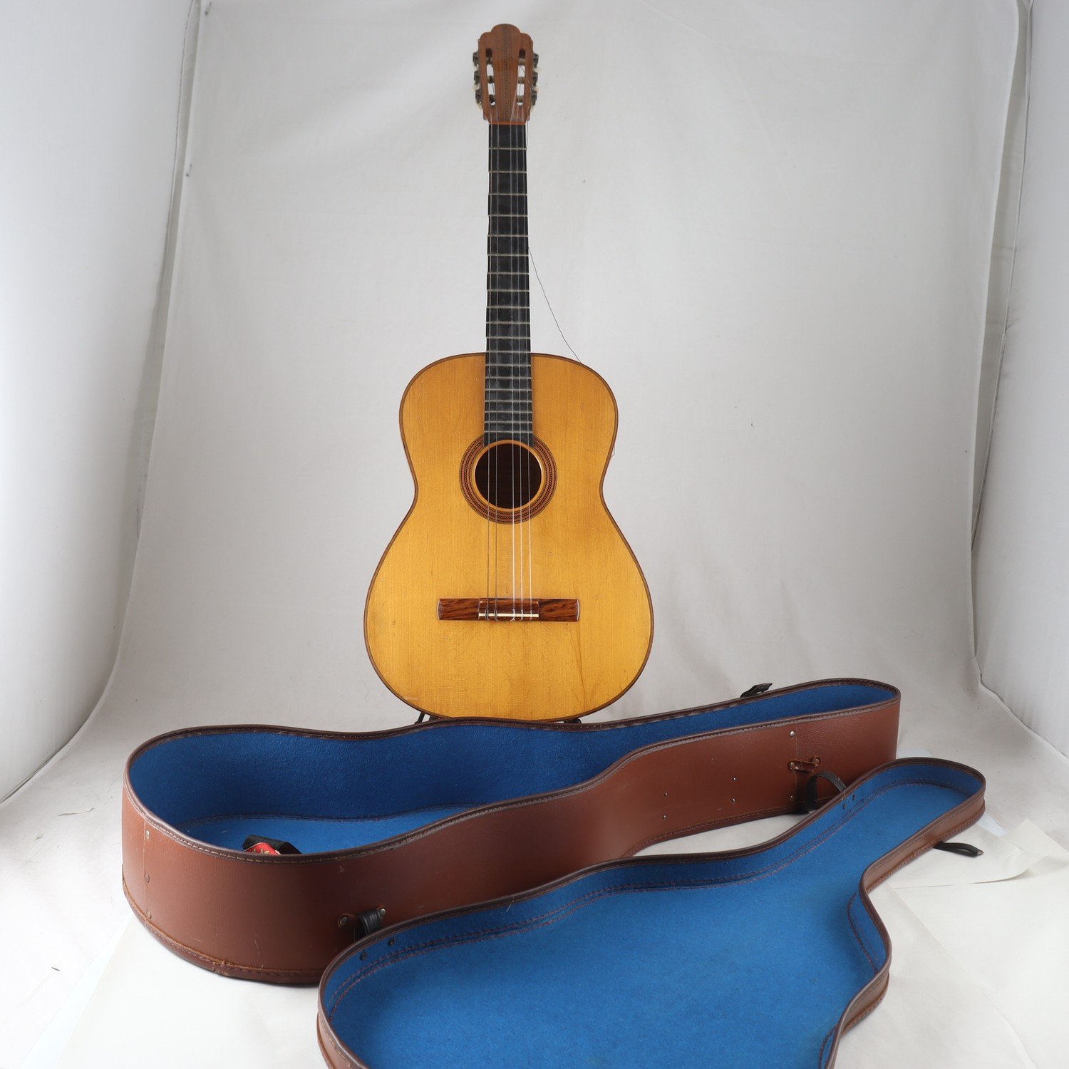Akustisk gitarr, Levin. Endast avhämtning.