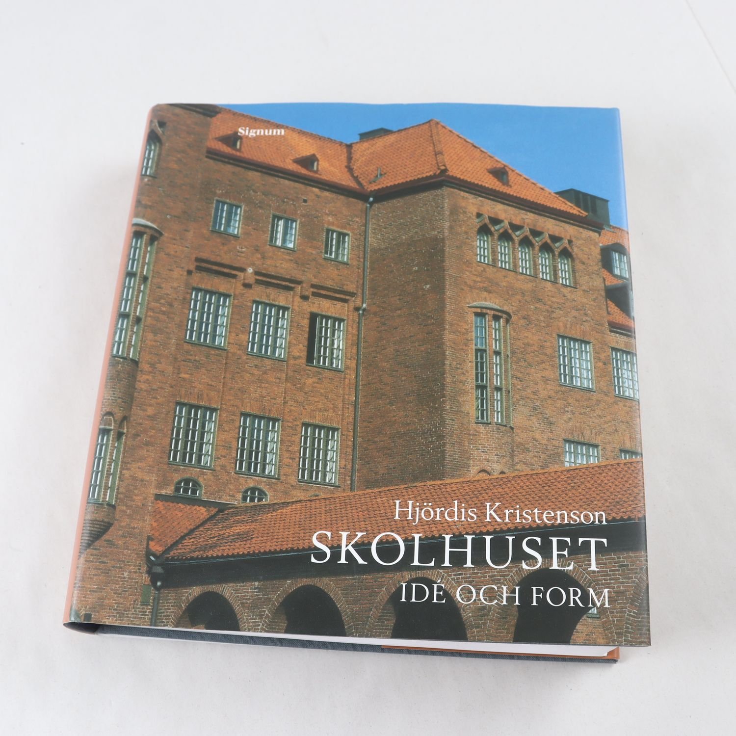 Skolhuset: Idé och form, Hjördis Kristenson