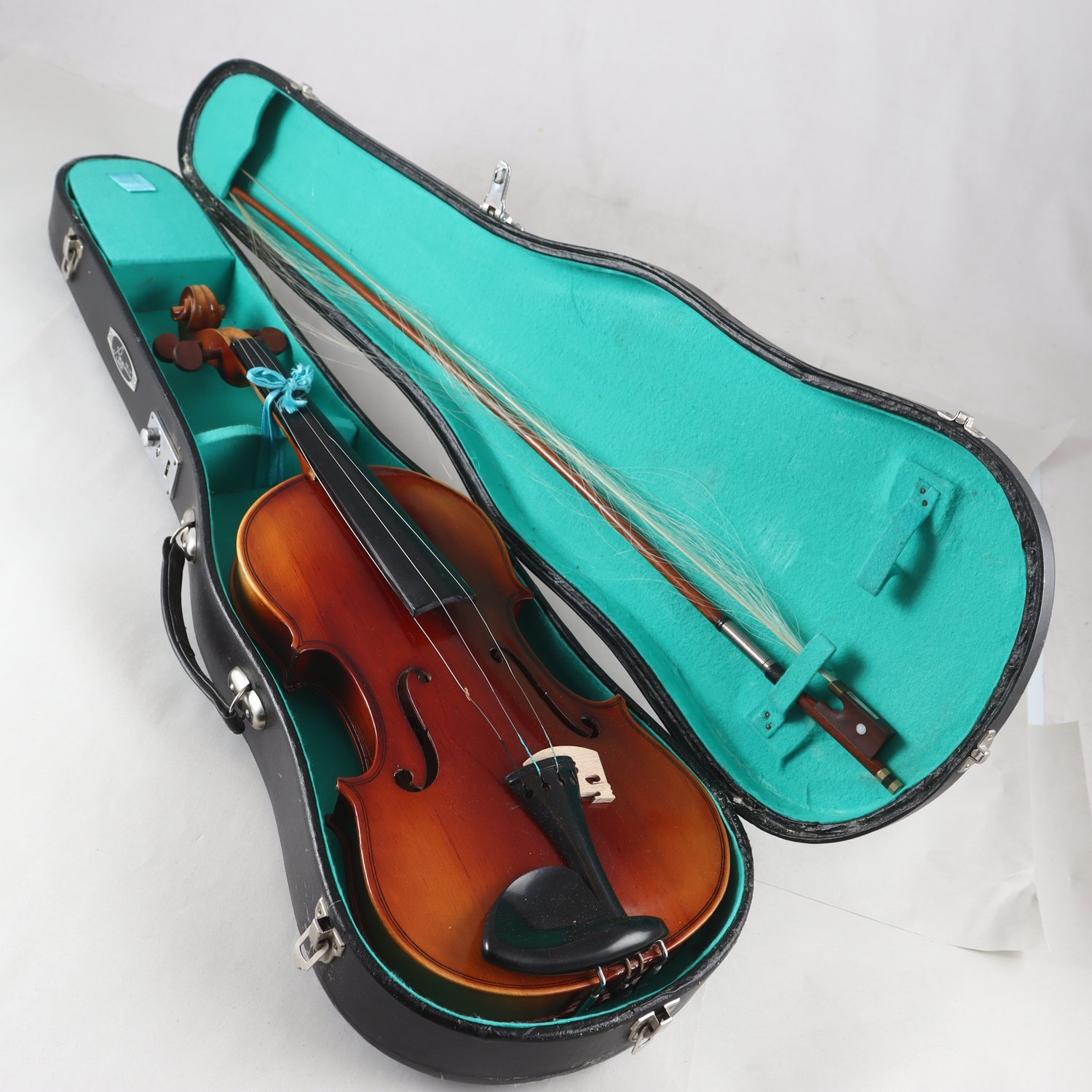 Violin. Endast avhämtning.