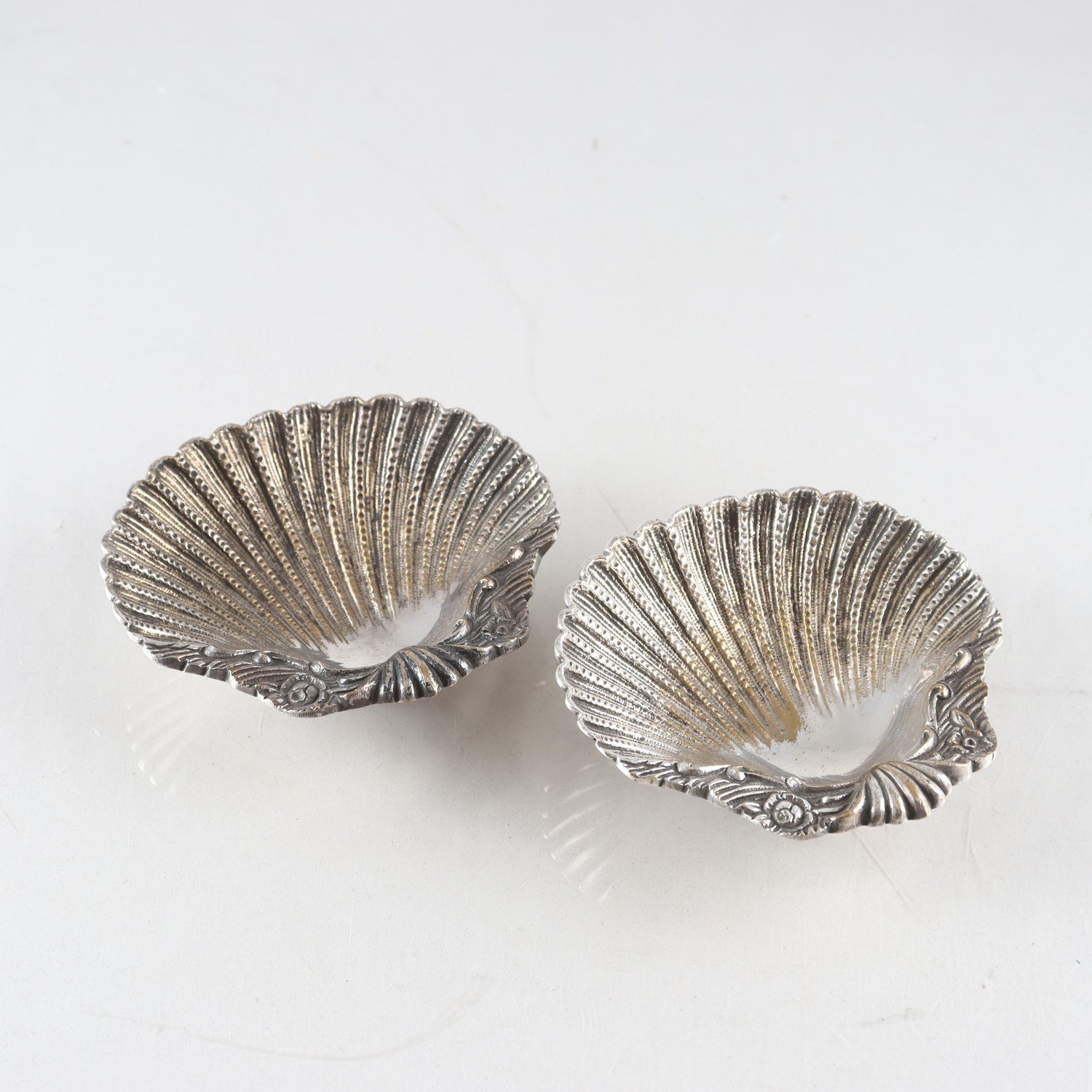 Skålar, snäckor, metall, 2 st