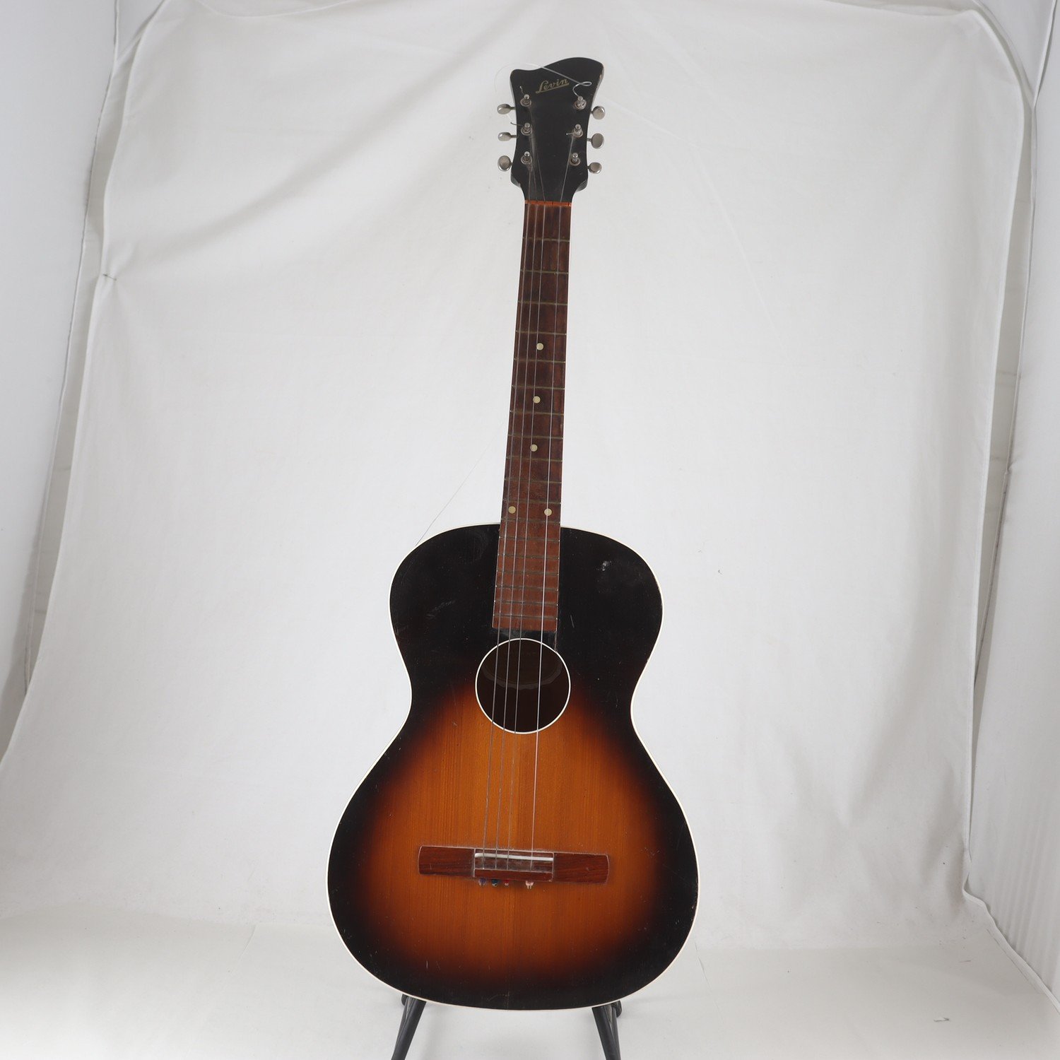 Aukustisk Gitarr, Levin