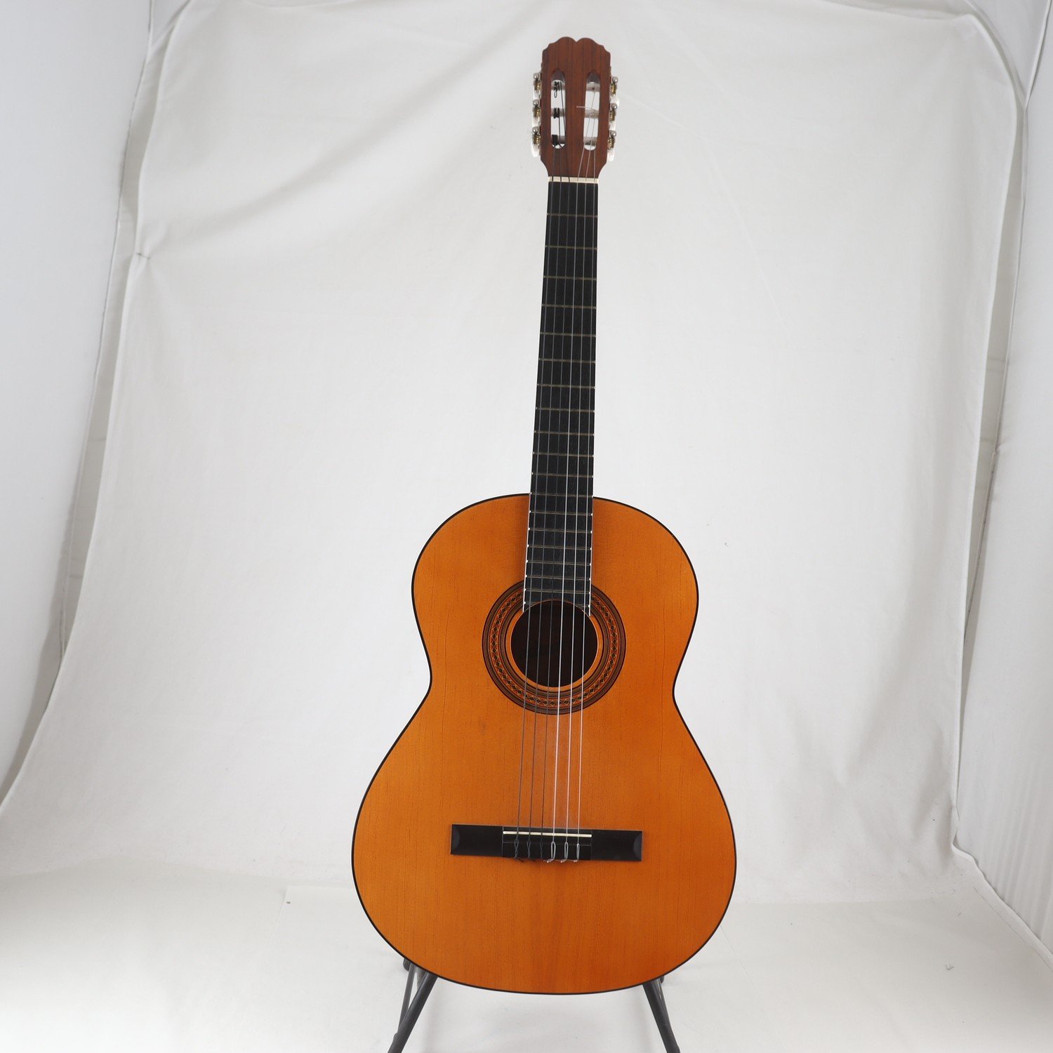 Aukustisk Gitarr, Admira