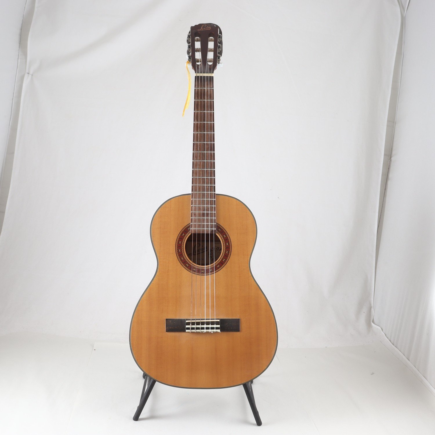 Aukustisk Gitarr, Levin