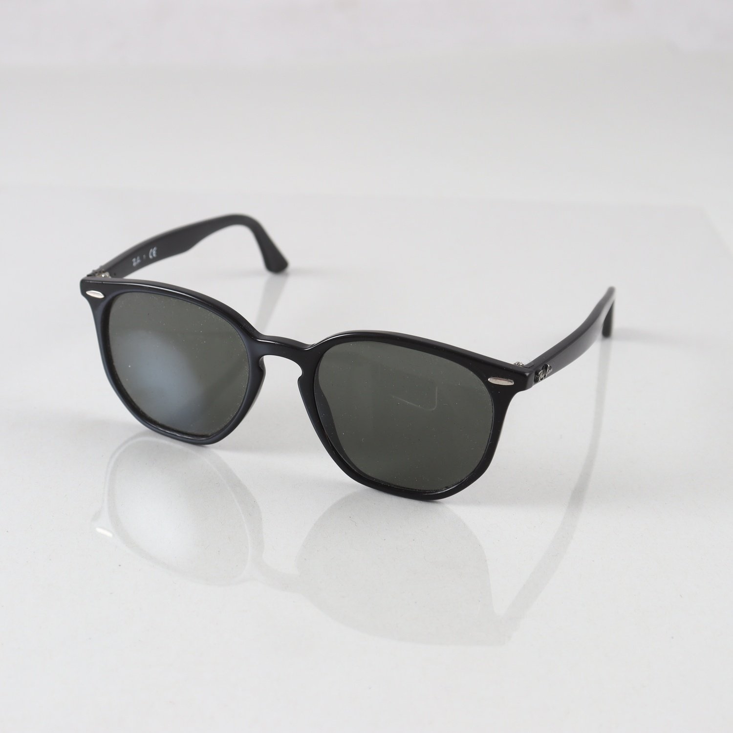 Solglasögon, Ray-Ban