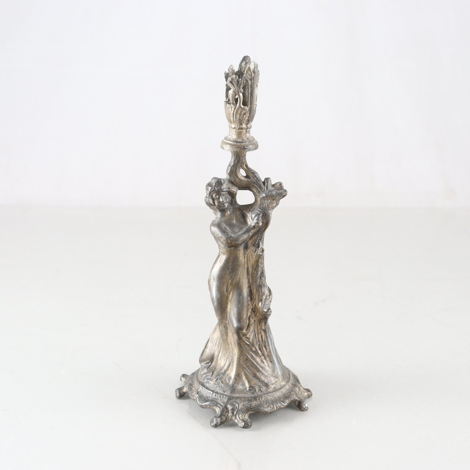 Nedre delen av en strutvas, metall, jugend, (1890-1920)