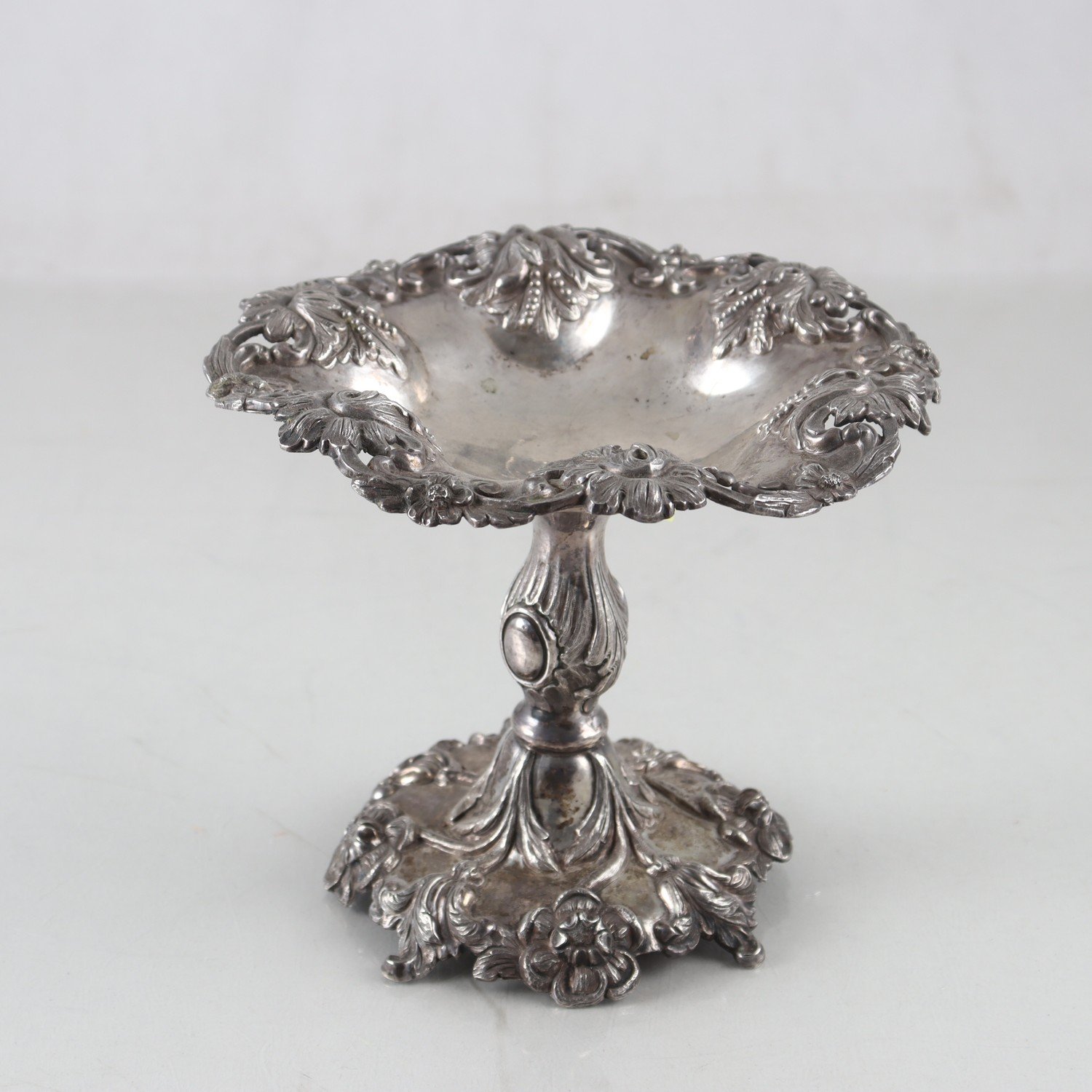 Konfektskål, silver, kattfot, antikt. v: 256,6 g