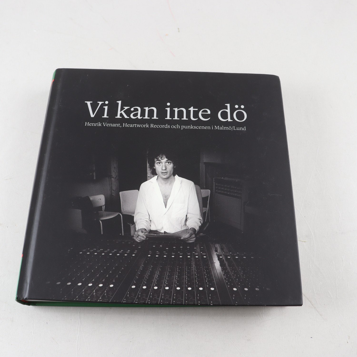 Bok, Vi kan inte dö, Henrik Venant, signerad, Punk.