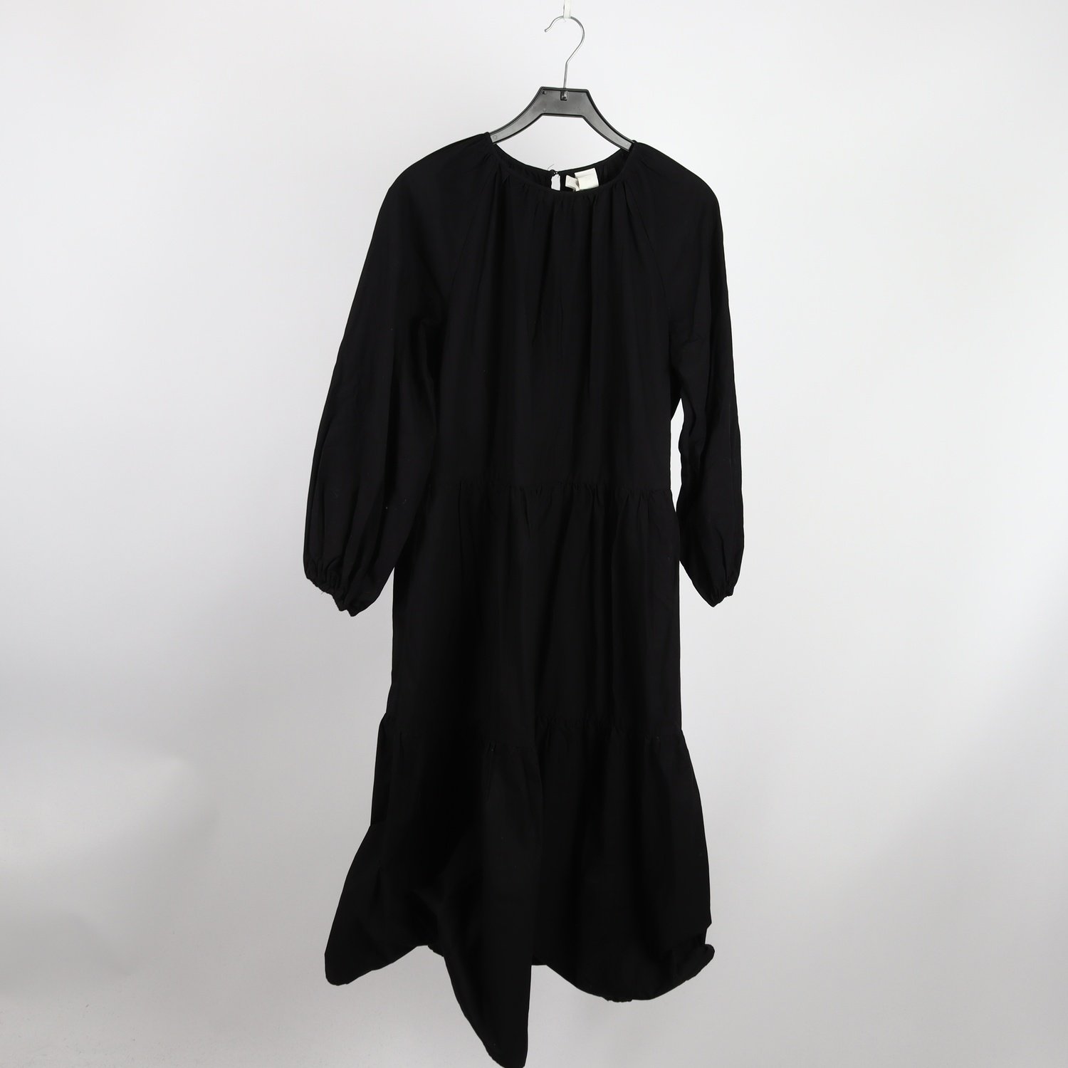 Klänning, H&M, svart, volanger, stl. M.