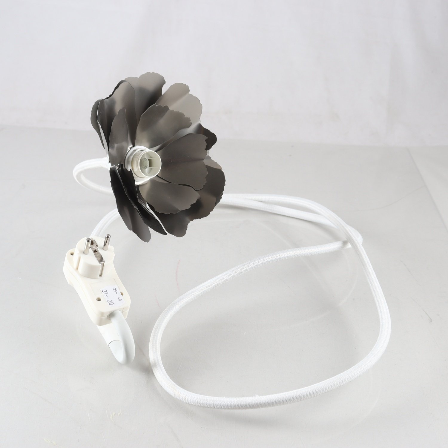 Lampa, Habitat, Blomma, Helena Christensen, plåt. Samfraktas ej.