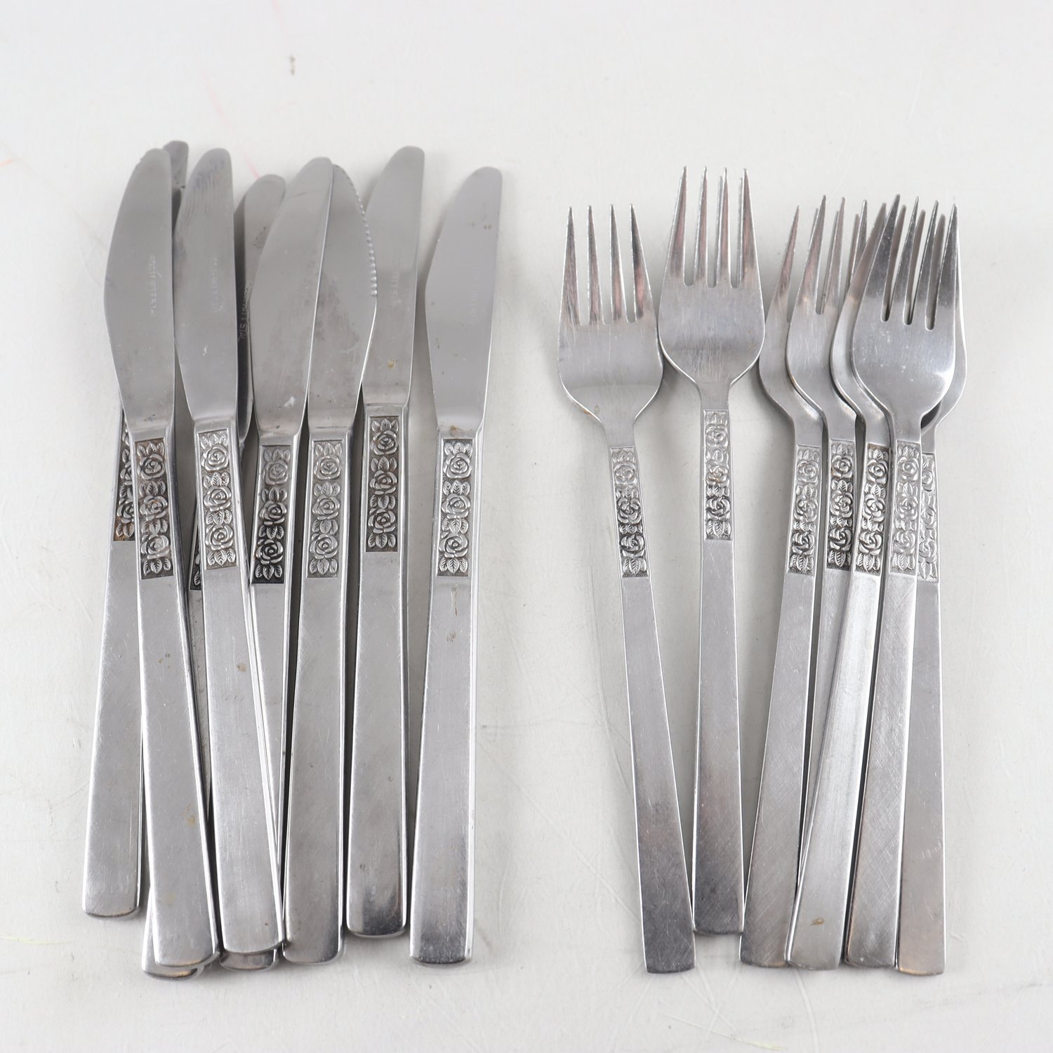 Bestick, kniv, gaffel, Åhléns, ”Rosen”, 16 delar.