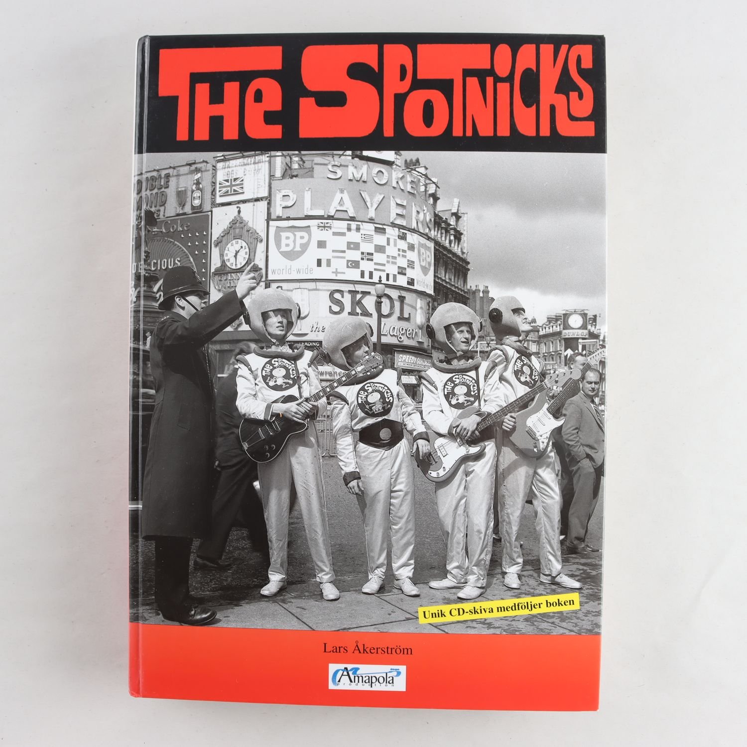 Lars Åkerström, The Spotnicks (med CD)