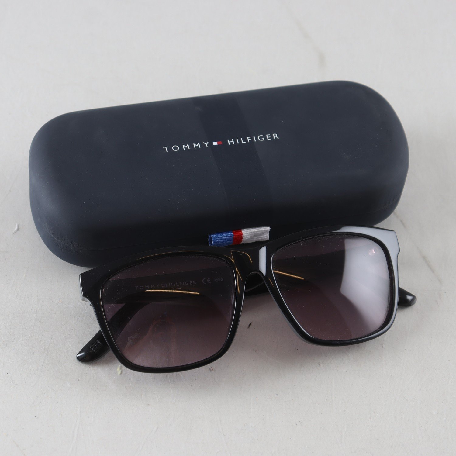 Solglasögon, Tommy Hilfiger