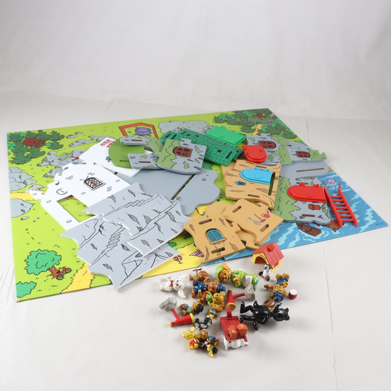 Figurer, Bamse, med byggnaden. Samfraktas ej.