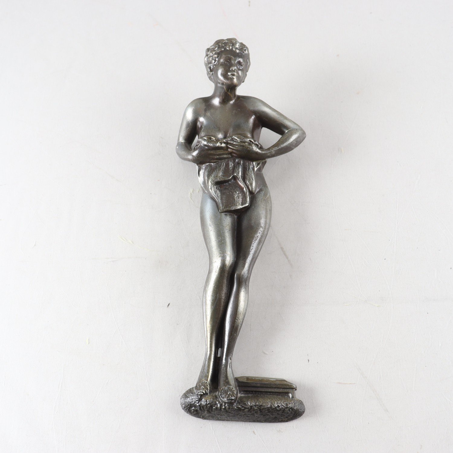 Väggrelief, metall, 1900-tal