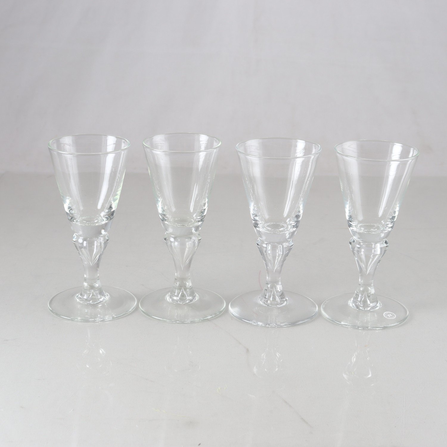 Glas, ”slottet”, Rejmyre, 4 st. Samfraktas ej.