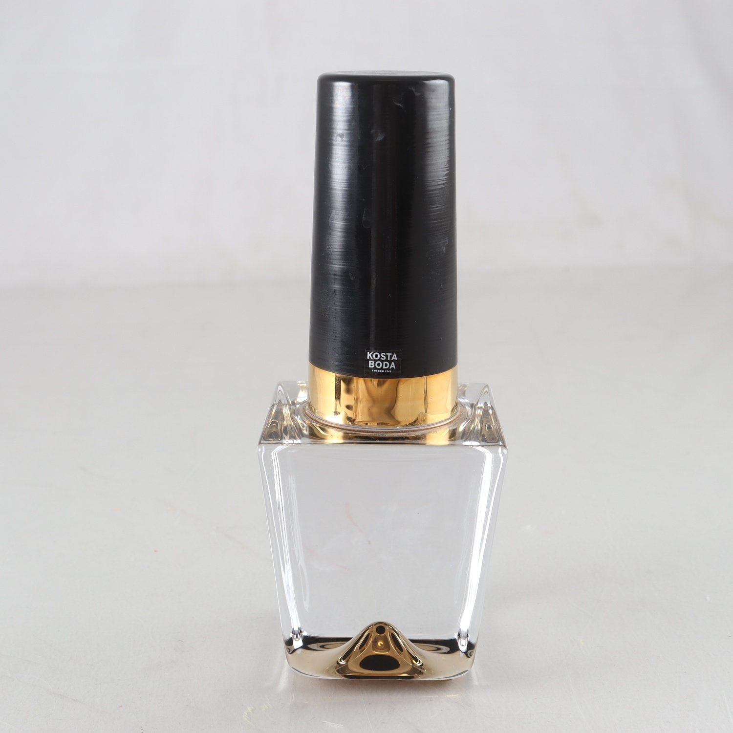 Figurin, Kosta Boda, ”Make Up nagellack”, Åsa Jungnelius, signerad, glaskonst.
