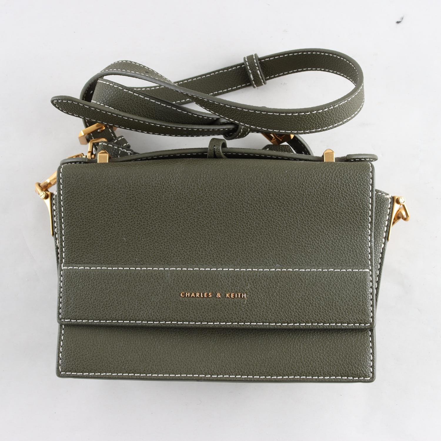 Handväska, Charles & Keith, syntet