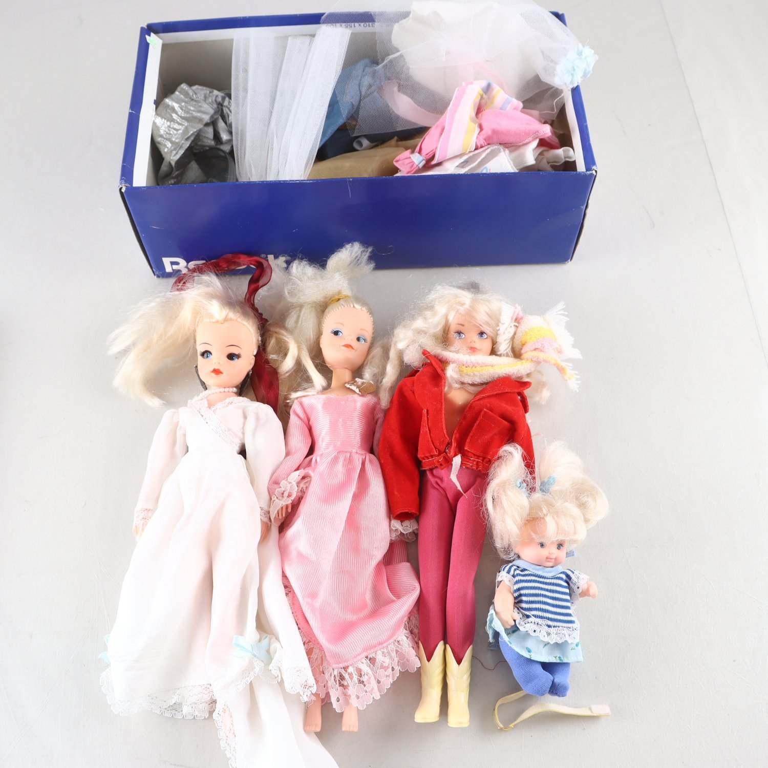 Dockor, Sindy, 3st med tillbehör.