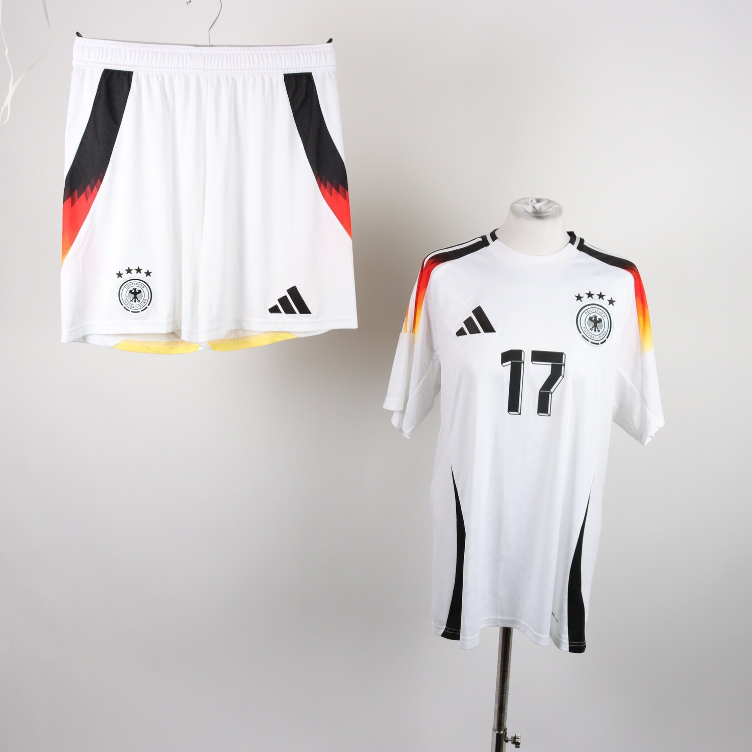 Fotbollsset, tröja & shorts, Adidas, Tyskland Wirtz 17, vit, stl. M