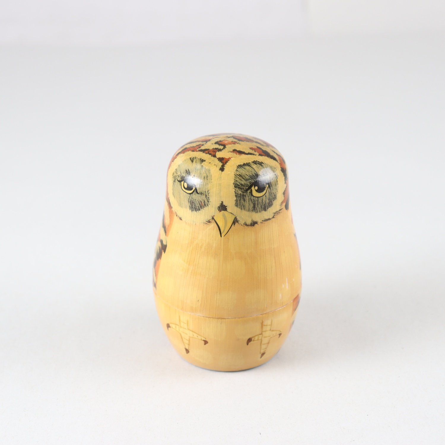 Matryoshka docka, ugglor, handmålade i trä