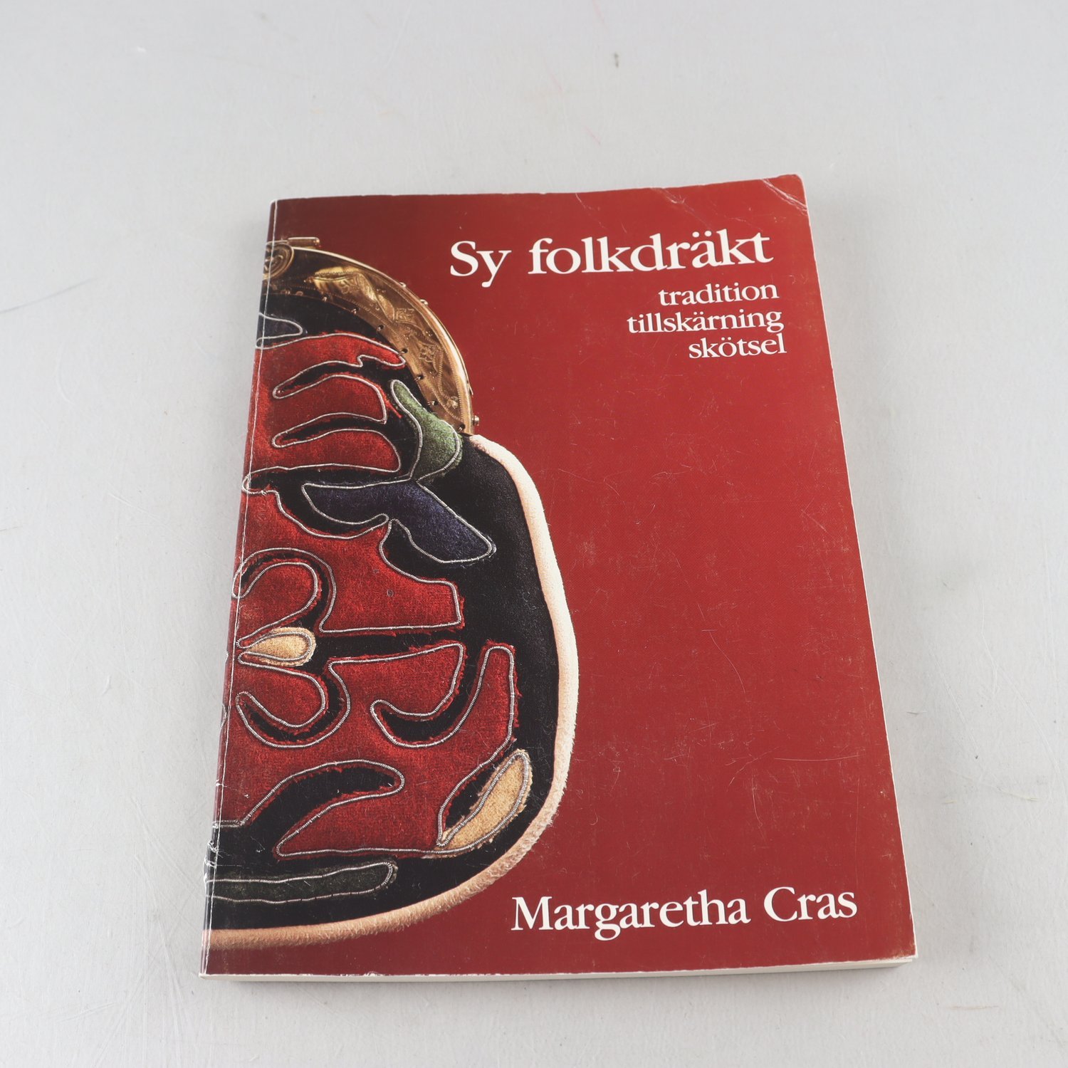 Margaretha Cras, Sy folkdräkt: Tradition Tillskärning Skötsel