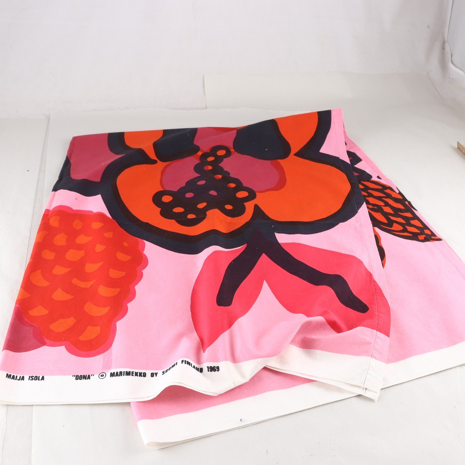 Tyg, Marimekko, Maija Isola, ”Oona”, mönstrad, mått ca 108 x 135 cm