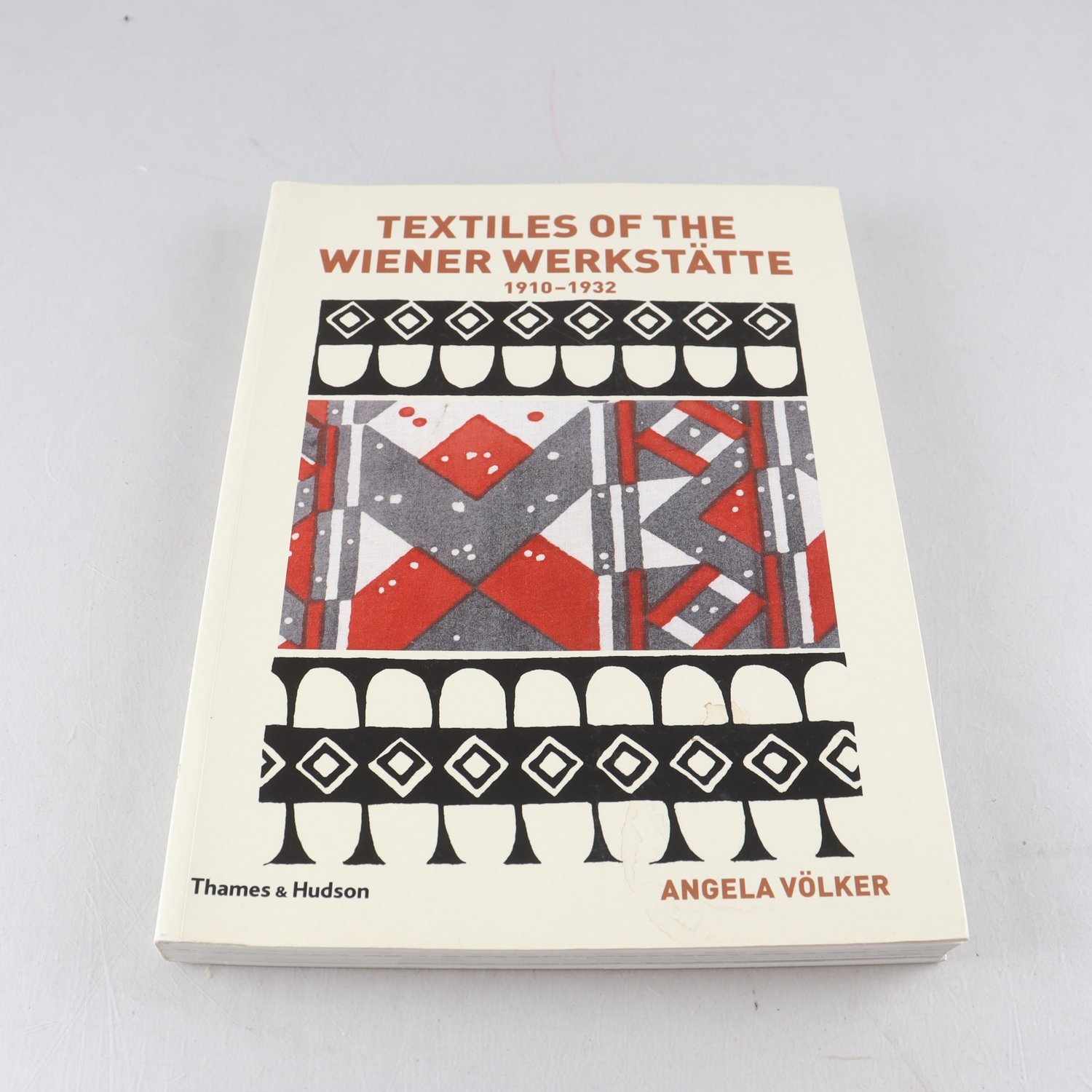 Angela Völker, Textiles of the Wiener Werkstätte 1910-1932