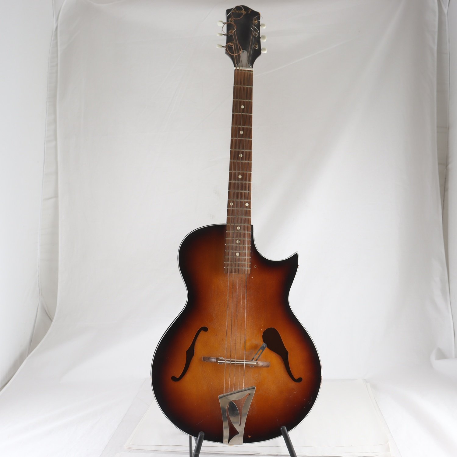 Gitarr, Lucky 7, 1960-Tal. Endast avhämtning.